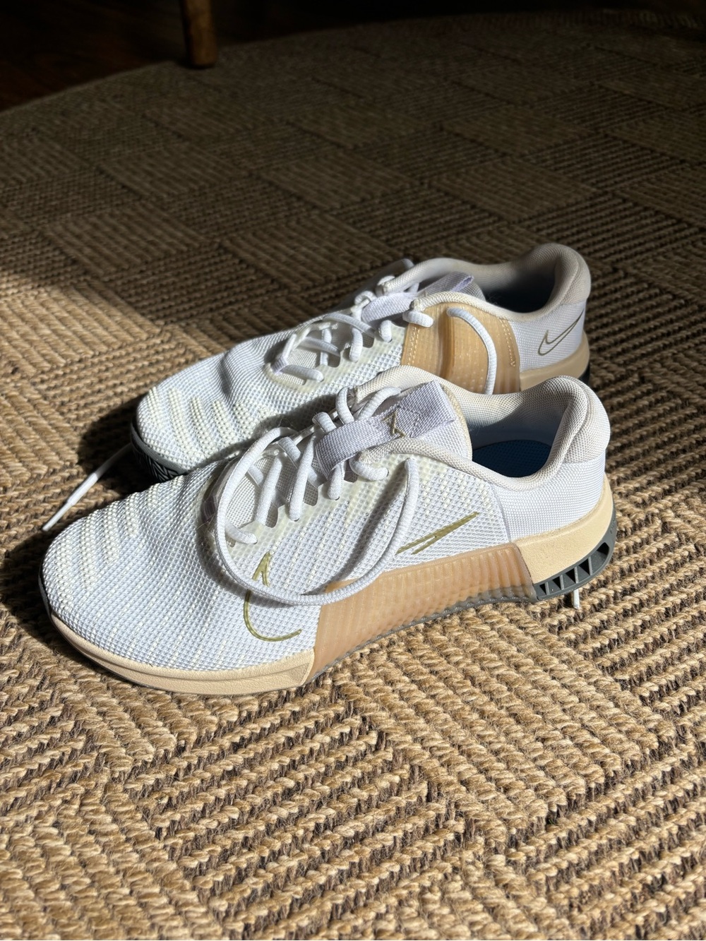 Nike Metcon W9 - White and Gold-Accented Training Sneakers